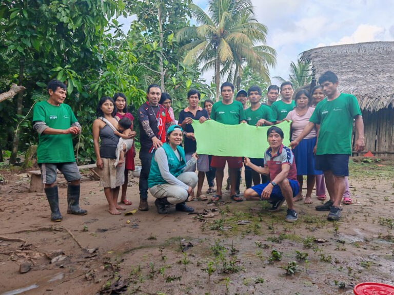 Conservación sostenible con jóvenes Awajún y Wampís productores de shiringa